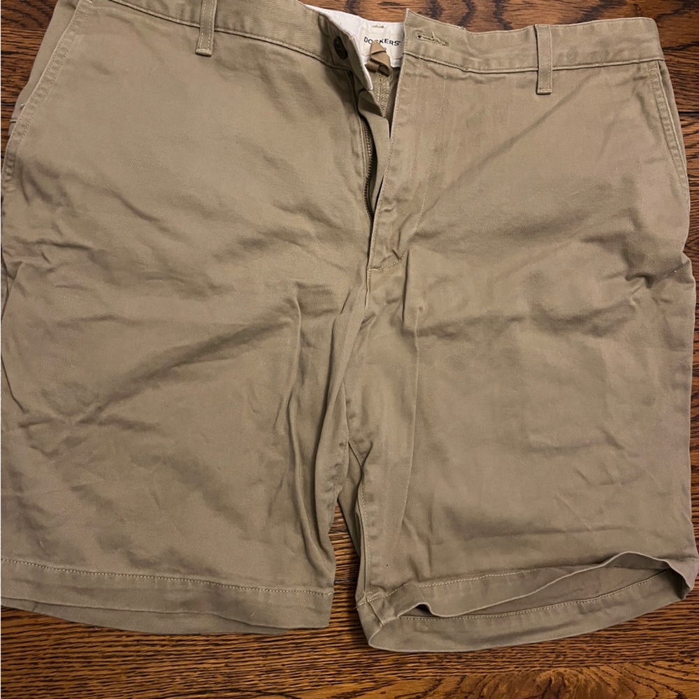 Men’s Tan Dockers Shorts W36 - Great Condition